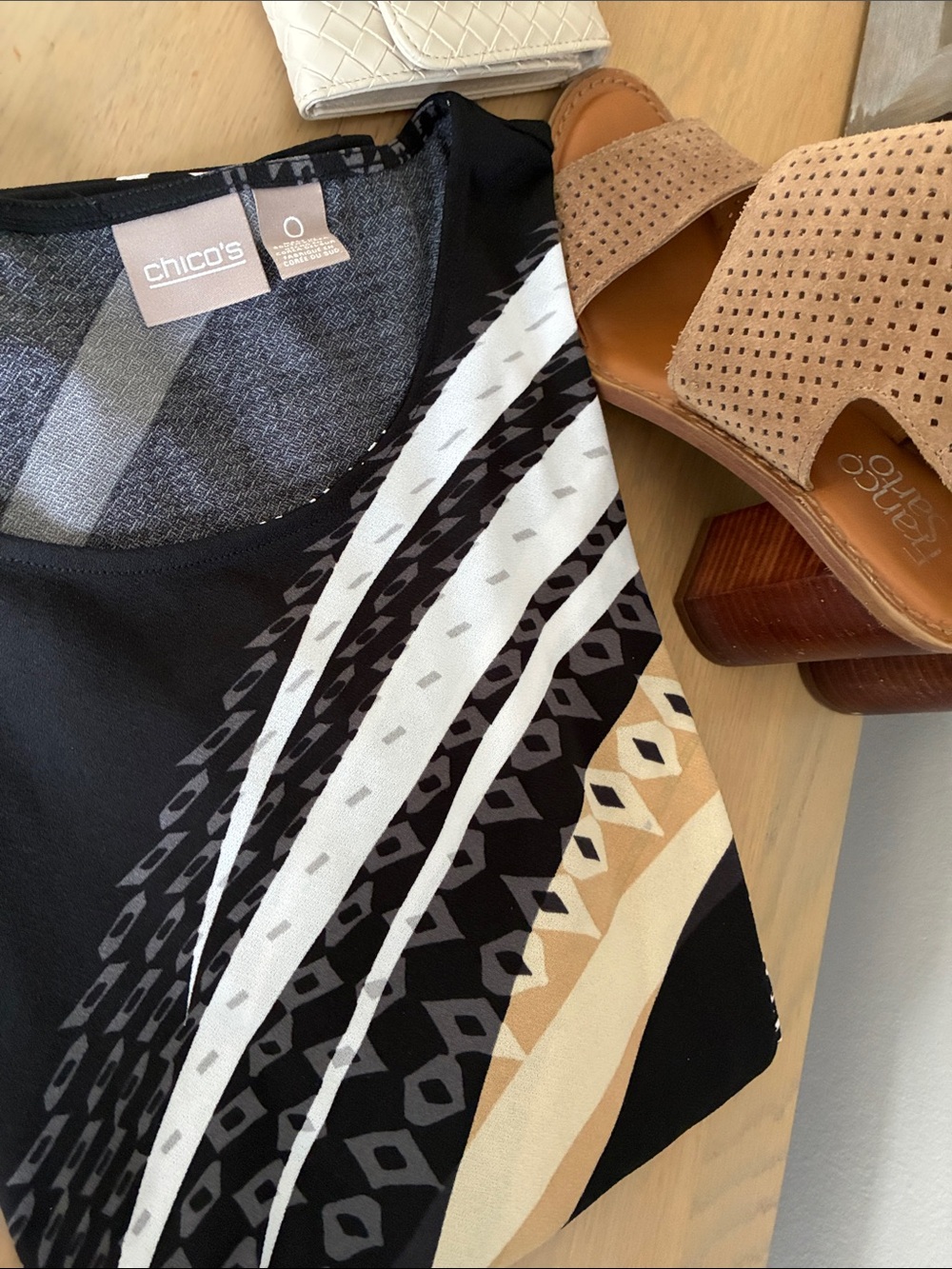 Chico's Black, Gold & White Abstract Curve-Print Long Sleeve Top